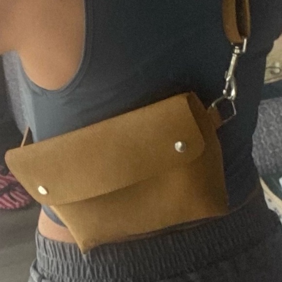 *COMBO * Tote bag plus multi bag or funny pack vegan leather camel pre loved 💕 - Picture 6 of 12